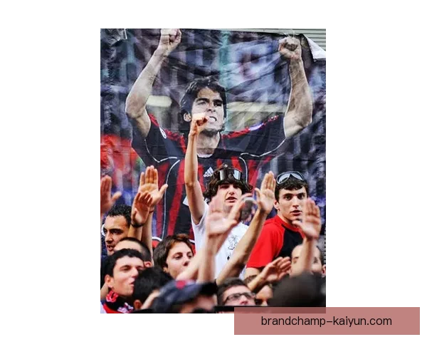 加维正受到曼城的关注，未来转会动态引发球迷期待。