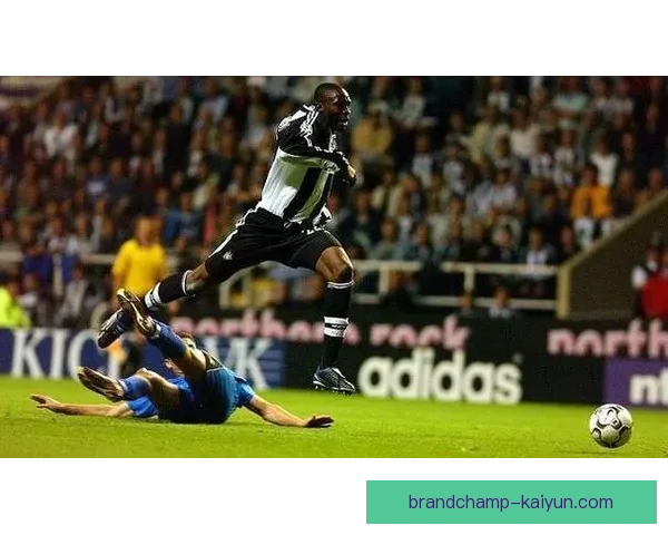 莱万特边路进攻表现稳健，近期战术侧重两翼推进